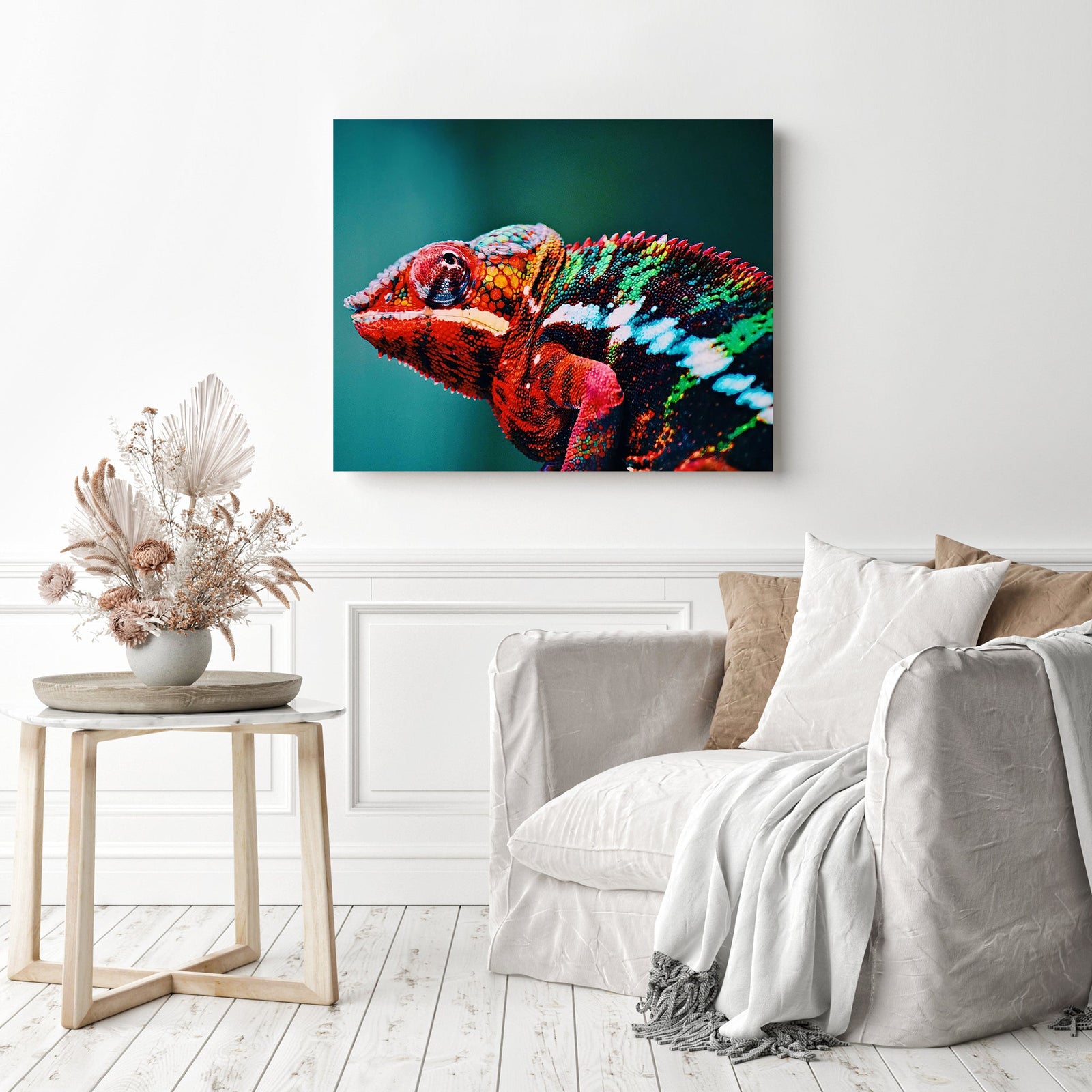 Red Chameleon | Diamond Painting Displayed as Home Decor