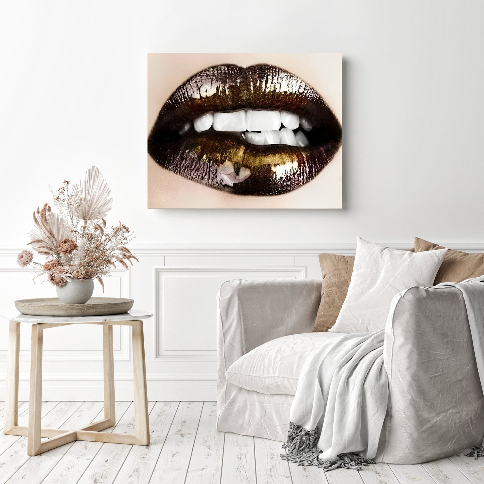 Black & Gold Lips | Diamond Painting Displayed as Home Decor