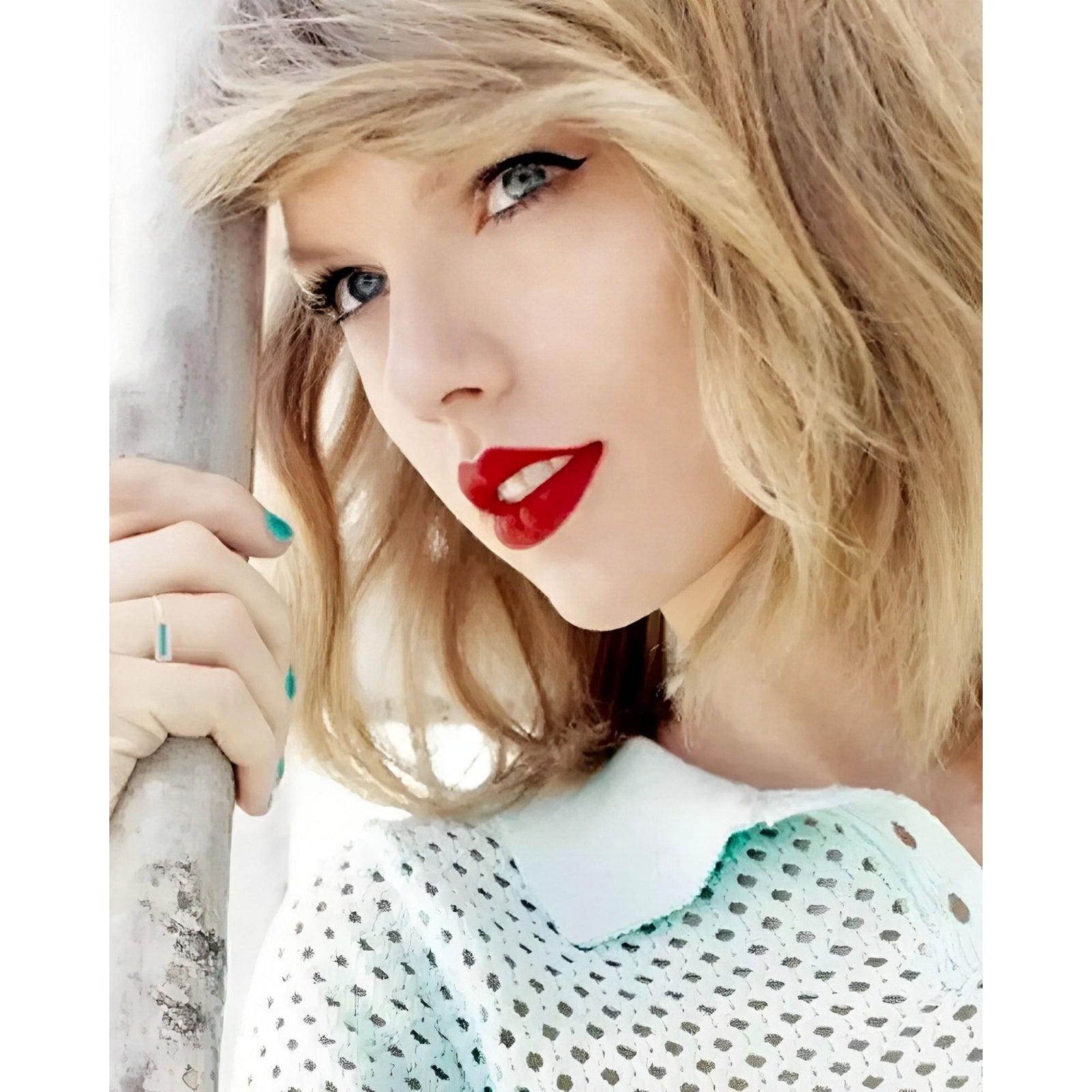 Taylor Swift with Red Lips | Diamond Painting Design - Full Drill Diamond Art with 5d Square or Round Diamonds - AB Drills Available